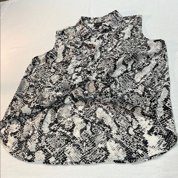 Worthington Black and White Sleeveless Button Down Shirt Front Pockets - Picture 15 of 16